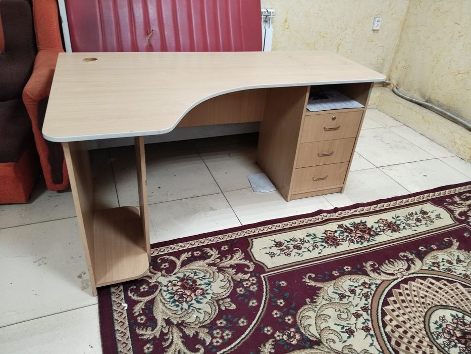 Продам офисный стол