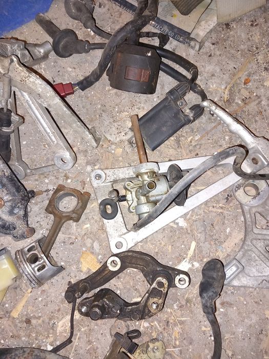 Продавам части ЗА ХОНДА ЦБР 250 рр