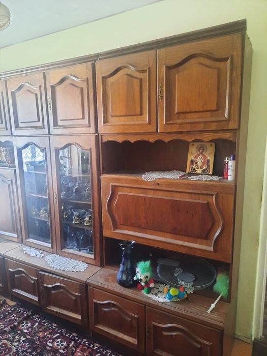 Vând mobila de sufragerie lemn masiv din cireș!