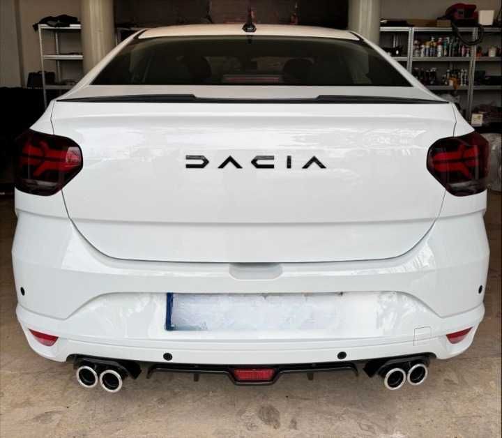 Emblema Logo Model Nou DACIA Scris Spate Portbagaj Duster Logan Bigster, Negru Lucios
