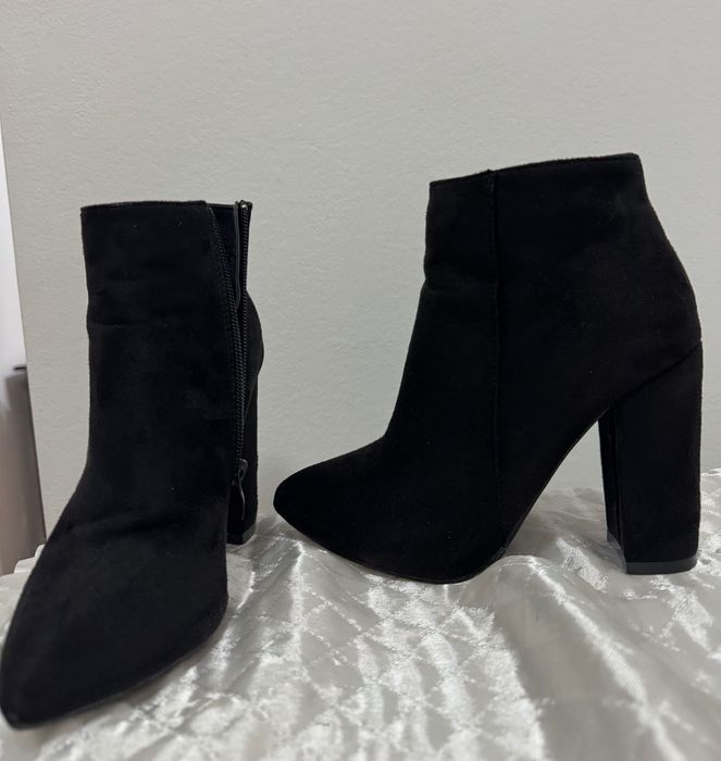 Дамски боти на ток