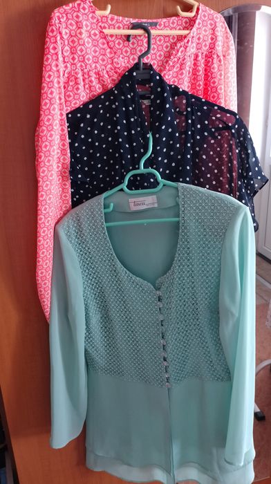 Colecție de 3 bluze de dama fiecare având un stil și un imprimeu distinct