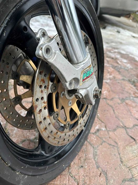 un SV650S din prima generatie - 1999