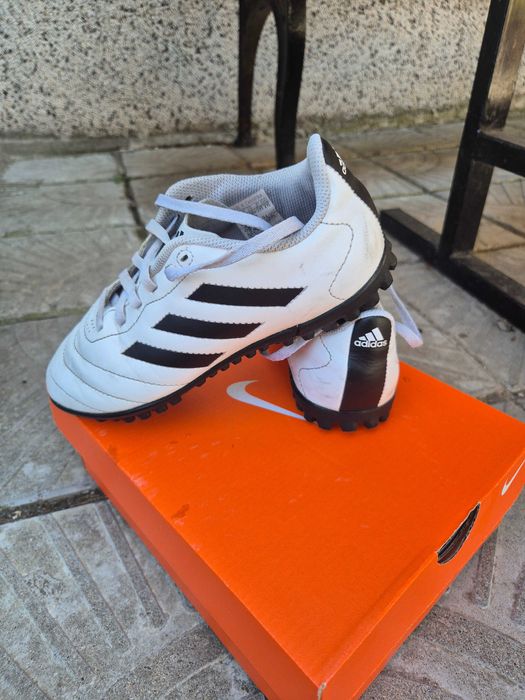 Футболни обувки, стоножки!