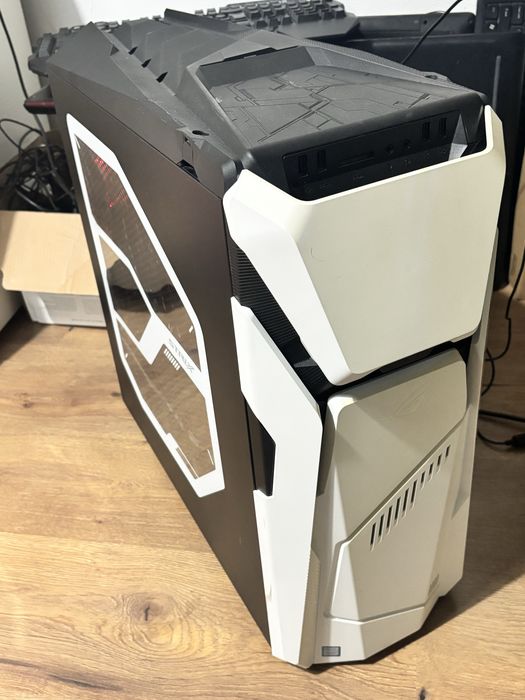 Calculator/PC Gaming• Asus Rog• i7-7700• 16gb ram• GTX 1060 de 6gb