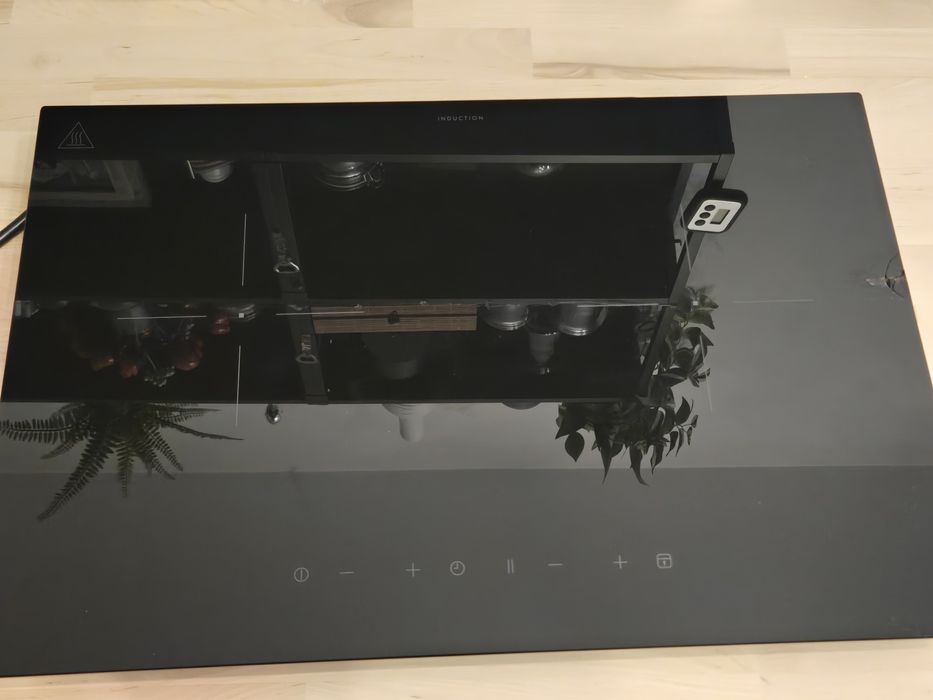 Plita inductie Ikea (Electrolux) functionala dar sticla ciobita