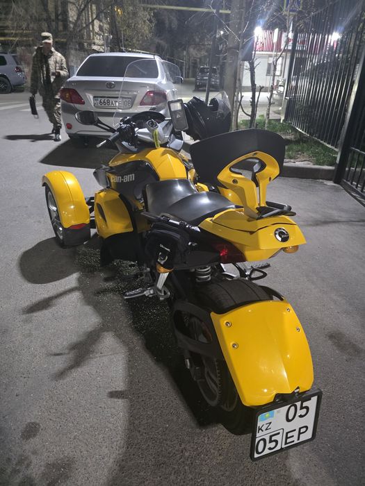 Продам трицикл Can-am Spyder