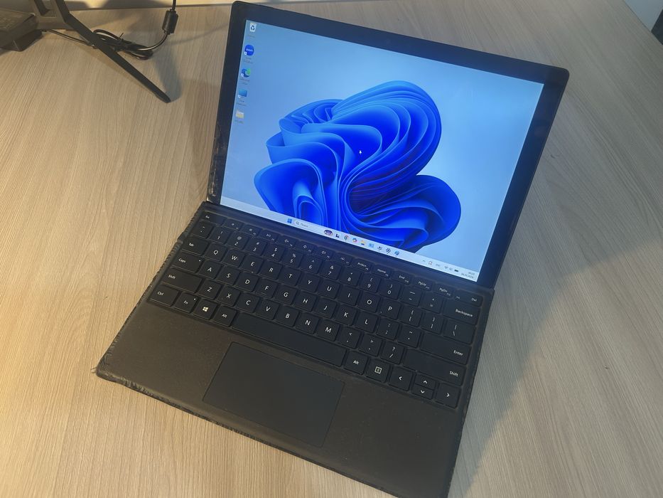 Microsoft Surface 7 pro plus