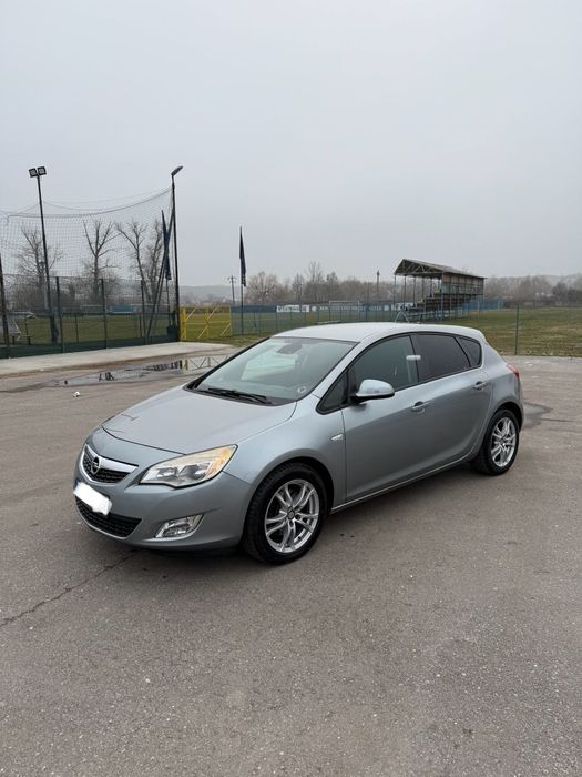 Opel Astra J  1.7 CDTI 2010