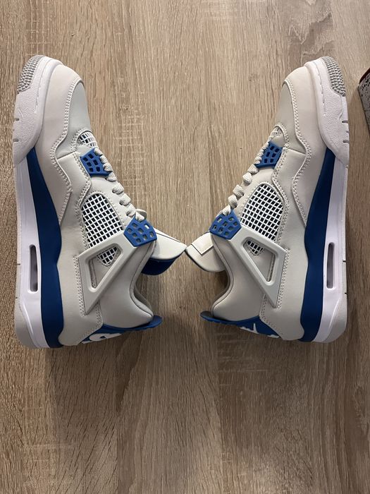 Jordan 4 blue