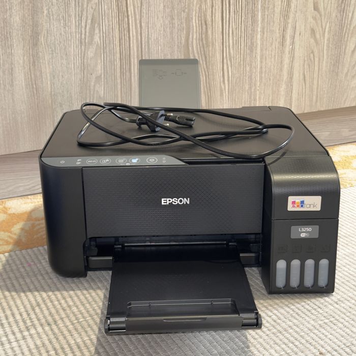 Цветной принтер, сканер 3в1