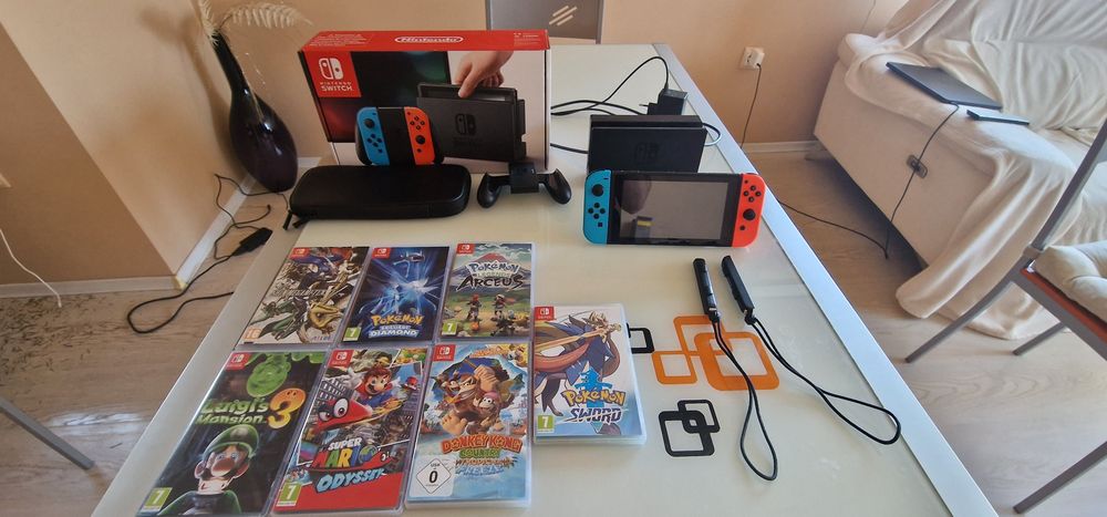 Nintendo Switch V1 (unpatched)с кутия - пълен комплект +  калъф за пренасяне + 7 игри