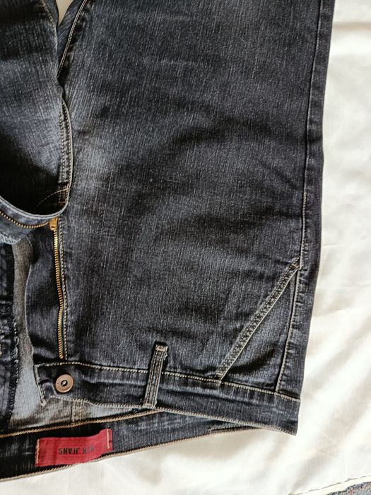 Продам джинсы ц 5000 тенге