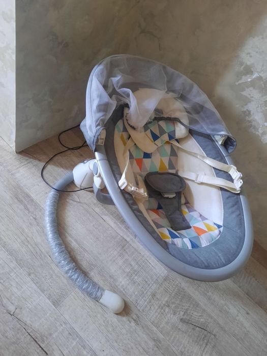 Продаётся шезлонг и ходунки