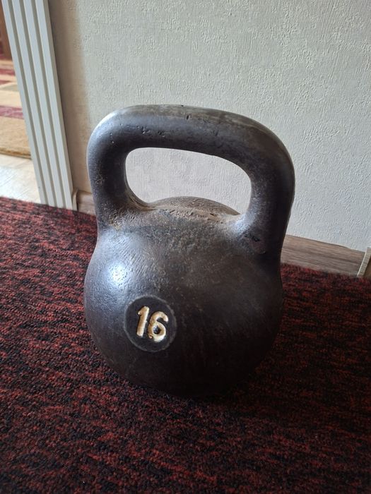 Гиря 16 кг и 24 кг (советские, чугун)