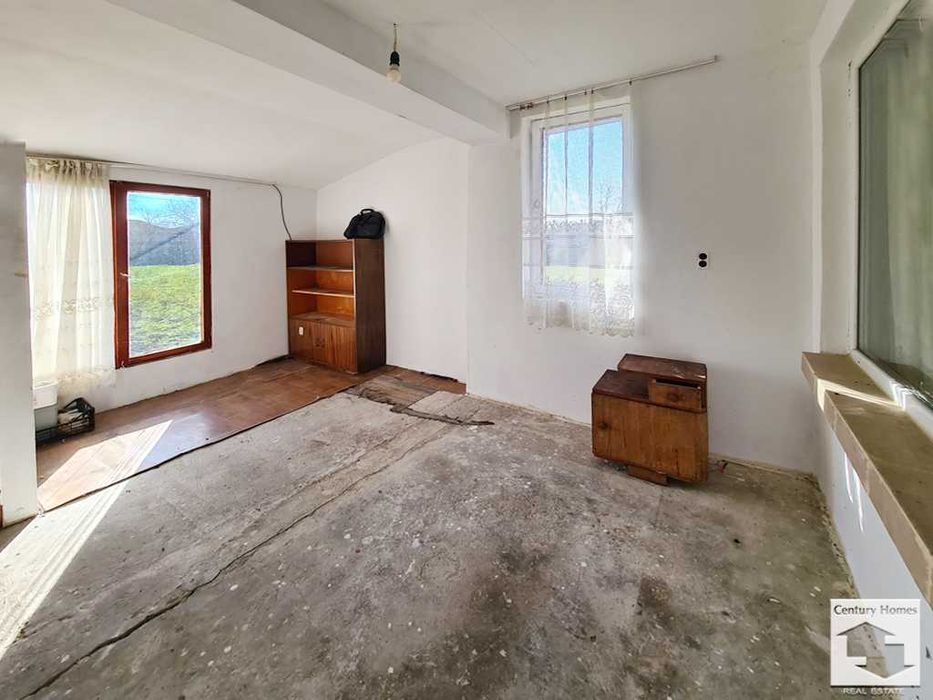 120354 Къща с просторен двор и кладенец в с. Драганово