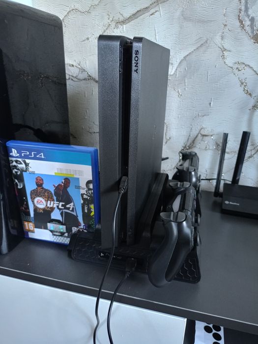 Продам PS 4 SLIM 1 T