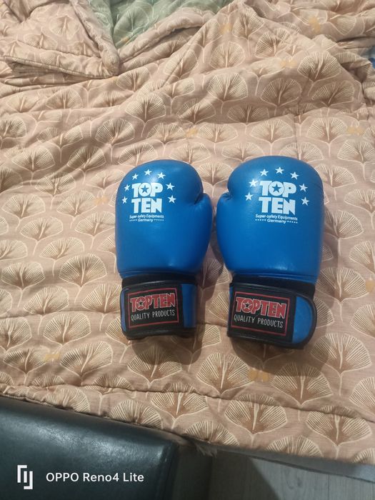 Продам перчатки боксерские.