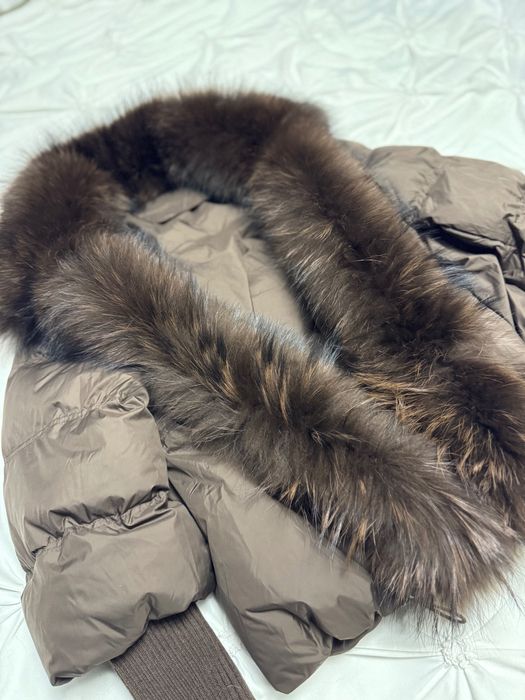 Geaca cu guler din blana naturală