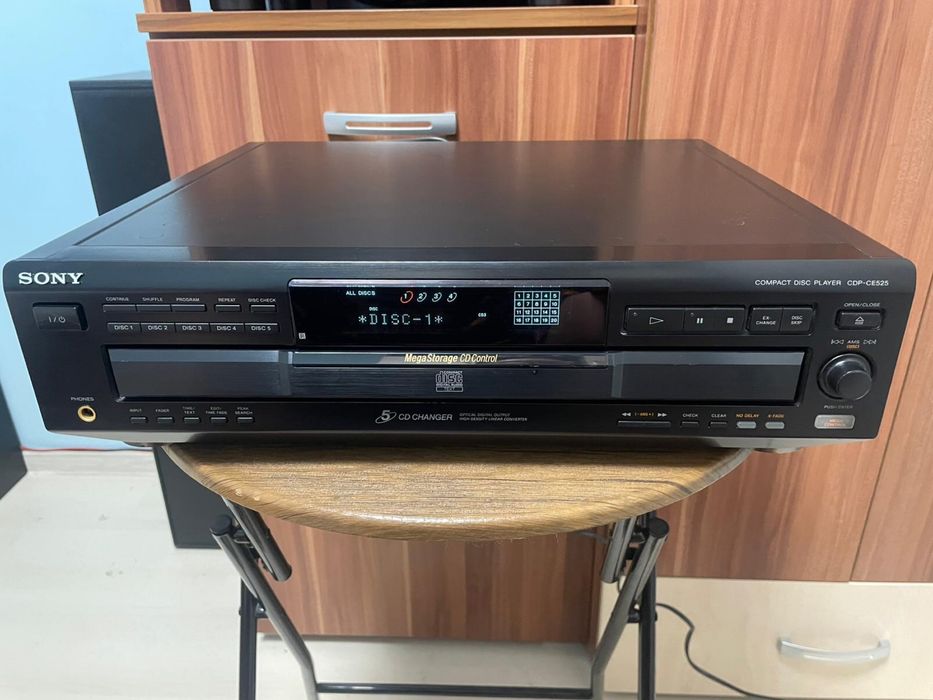 Sony CDP-CE525 Compact Disc Player