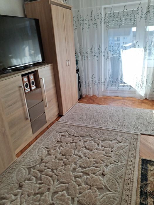 Vând apartament cu 2 camere decomandat în carpati2 str Ganea la etaju4