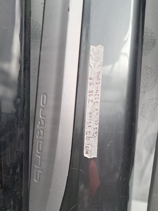 Лайсна врата Audi Q7 2016/23г