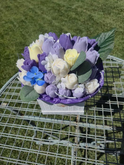 Vand aranjamente florale din ceara de soia