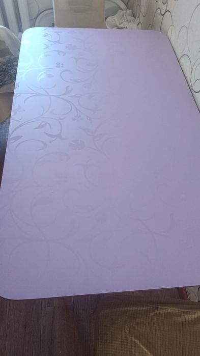 Кухня и стол без газ плиты