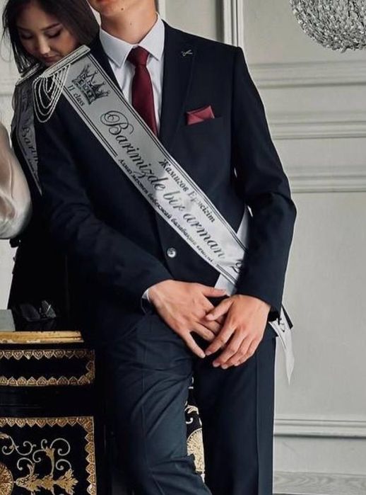 Продается костюм почти новый