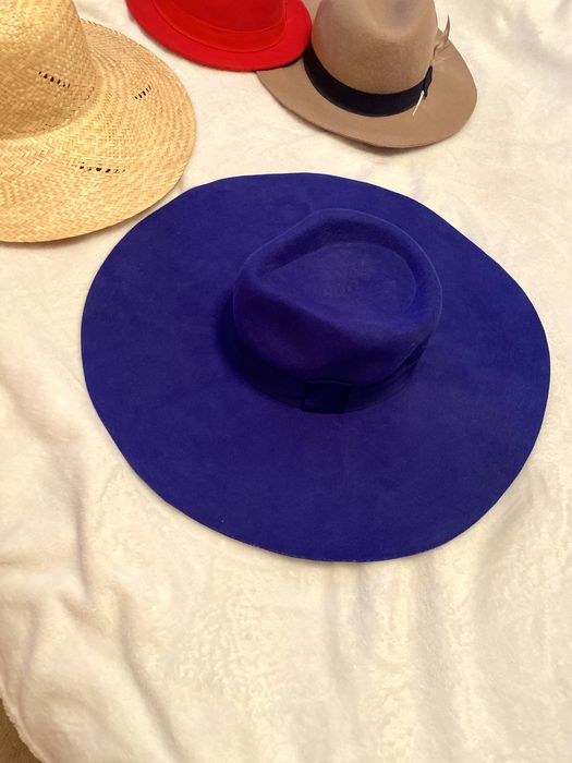 Palarie albastra H&M noua, stil Lady Gaga, masura M, lână