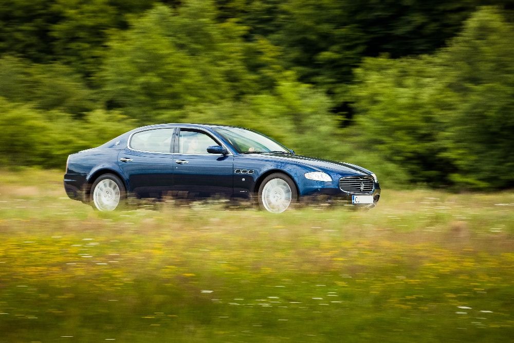 Închiriez Maserati Quattroporte limuzina de lux pentru evenimente
