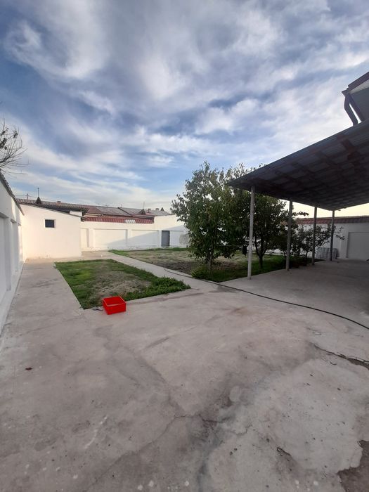 Namunali uy 6 sot 5 xona kanalizatsiya bor