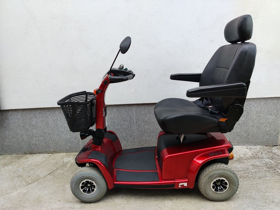 Cărucior scuter electric persoane cu dizabilități