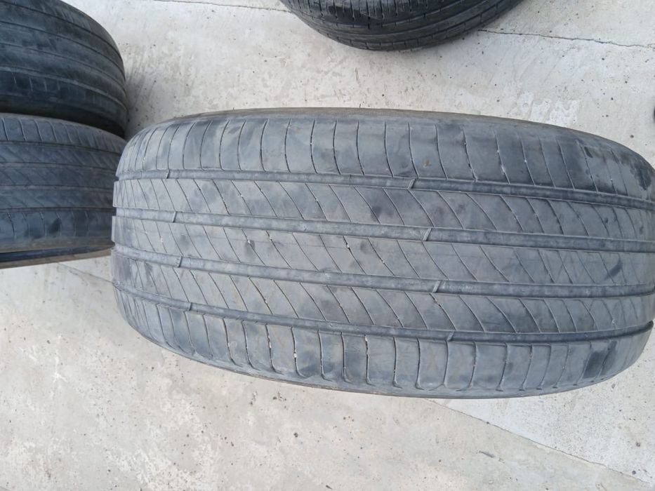 Продам летнюю резину 255/45/20