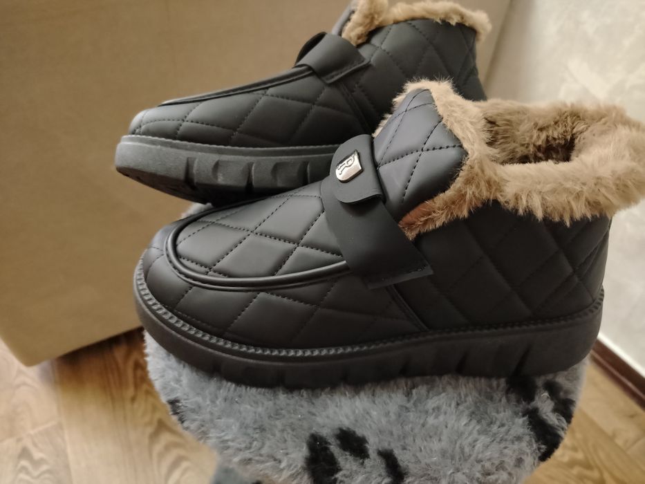 Прдам новые ботинки 40 р. За 5000т.