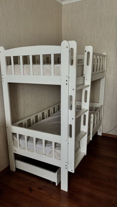 Продам двухьярусную кровать