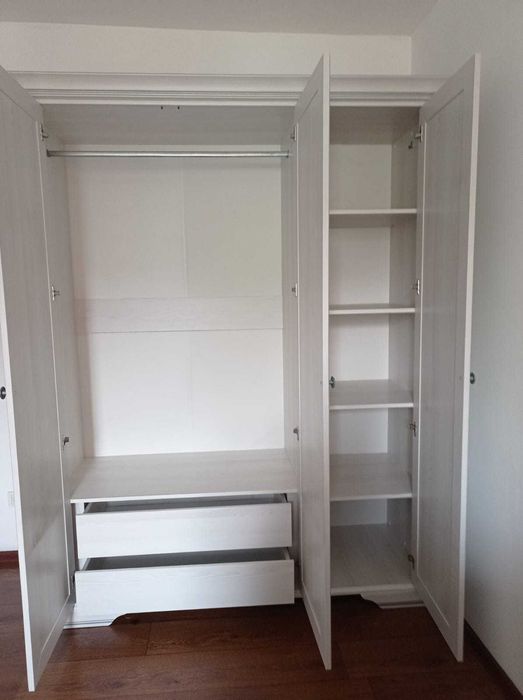 Шкаф распашной б/у (в отличном состоянии)