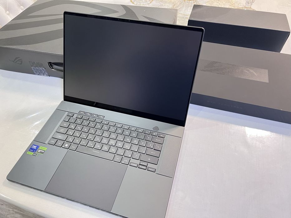 Asus Rog Zyphirus G16