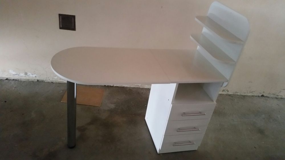 Маникюрный стол ( стол для маникюра)