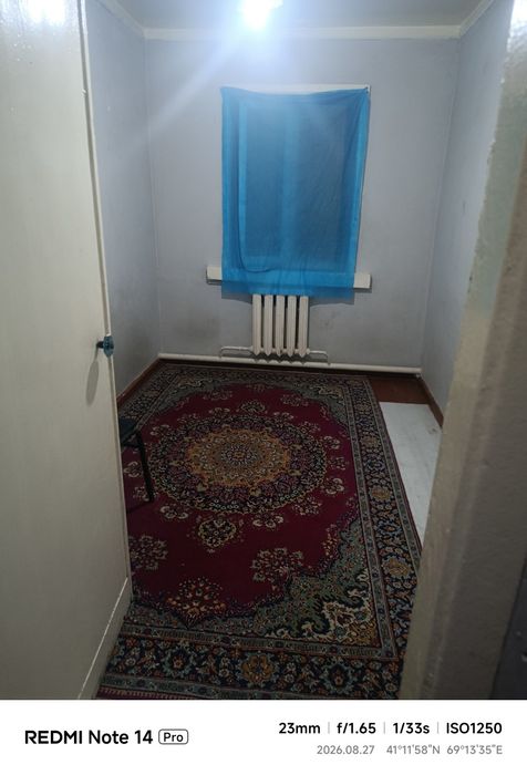 Kvartera qizlar va oyla uch
