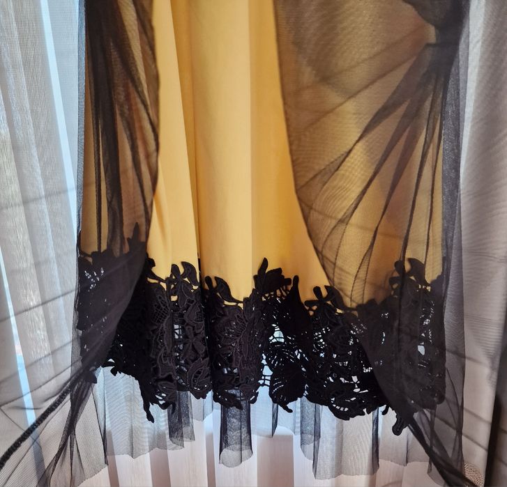 Пола миди цвят жълт