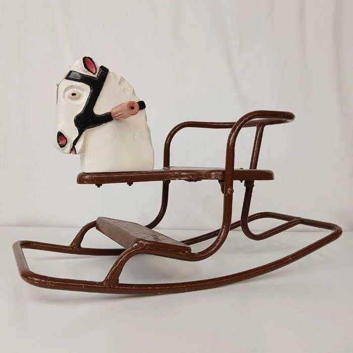 Детско люлеещо дървено конче