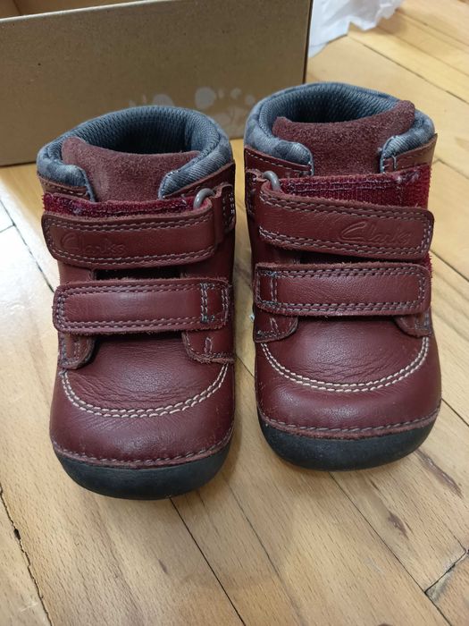 21 обувки Clark's за прохождане, кожени. буйкии