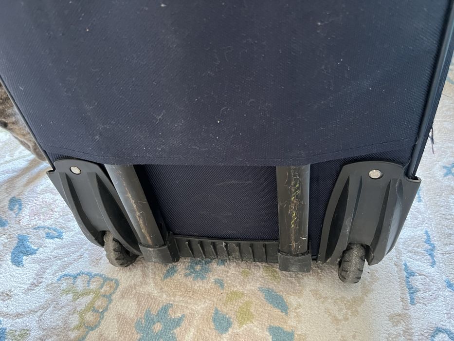 Продам чемодан срочно