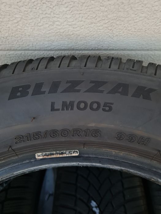 Зимни гуми 4 броя BRIDGESTONE BLizzak  LM005 215 60 R16 дот 2024