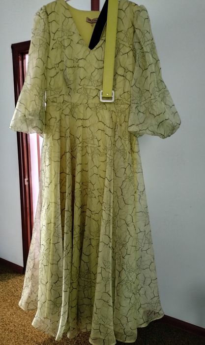 Көйлек сатылады.