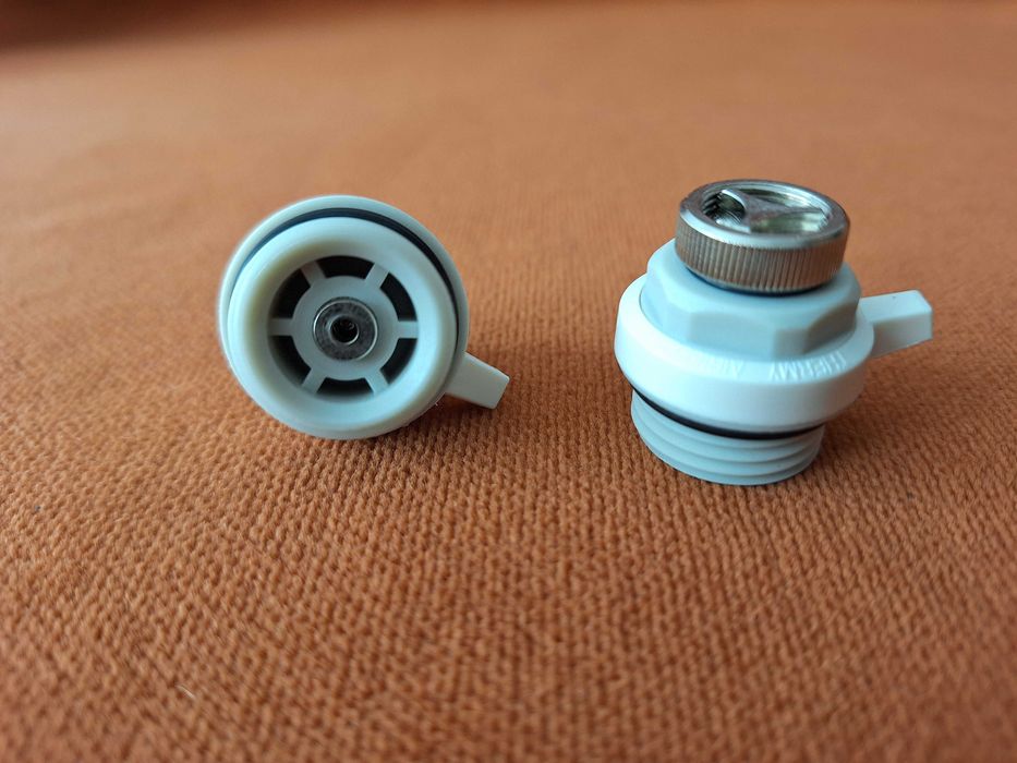 Set de doua aerisitoare automate (higroscopic) pentru calorifer de 1/2", utilizate pentru eliminarea automată a aerului din instalațiile de încălzire