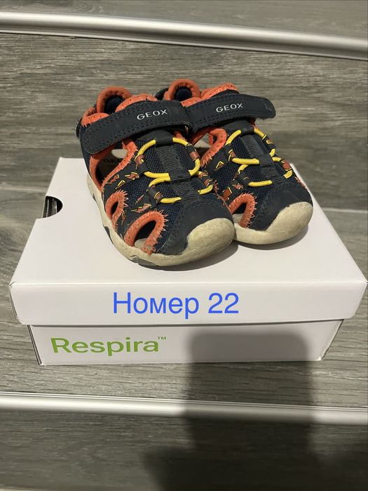 Маратонки и сандали Geox за бебе