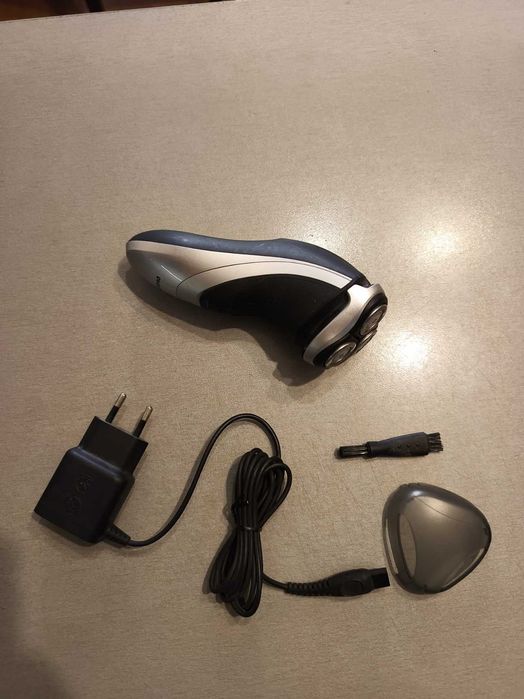 Продавам машинка за бръснене PHilips PT860