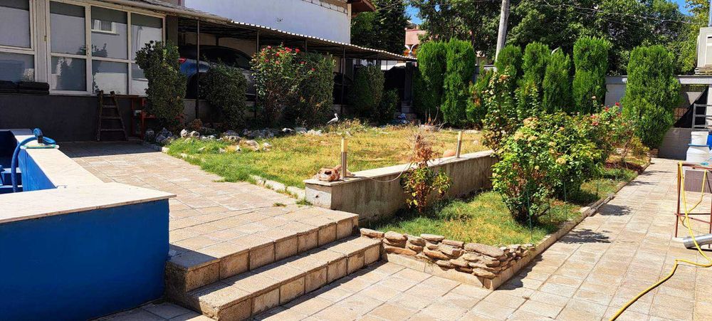 Продава се Къща в Плевен, Сторгозия - 250 кв.м за 3000 €/кв.м - Снимка #2